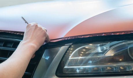 Réparation de carrosserie abîmée par garage automobile à Saint-Genis-Laval